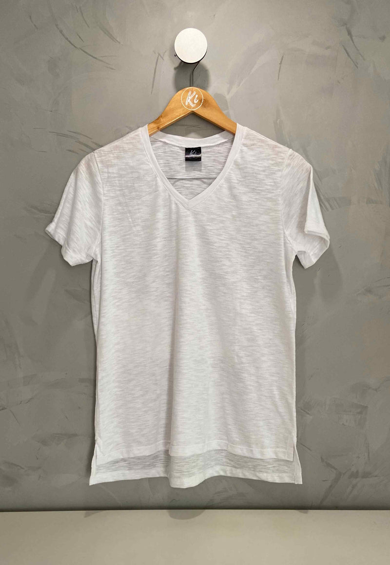 Camiseta Gola V feminina em PET reciclado Branca (PET V2)