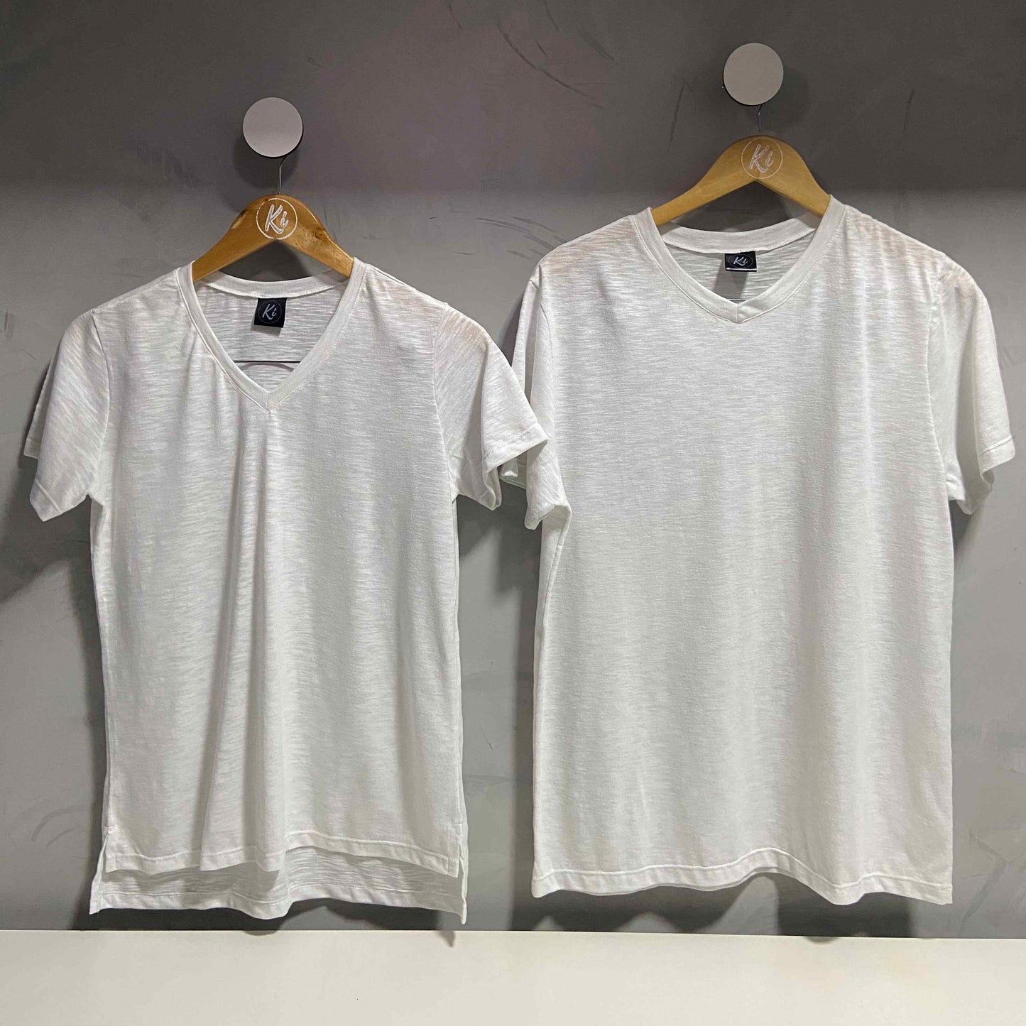 Camiseta Gola V feminina em PET reciclado Branca (PET V2)