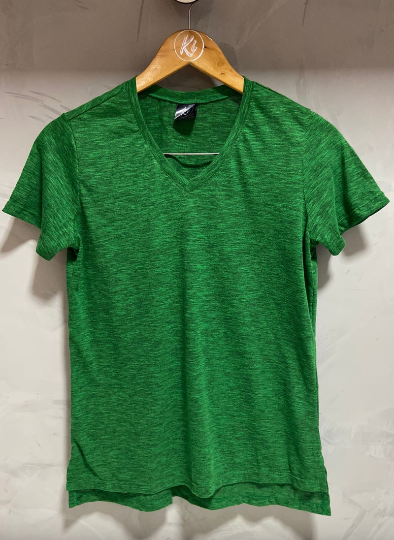 Camiseta Gola V feminina em PET reciclado Verde Bandeira (PET V2)