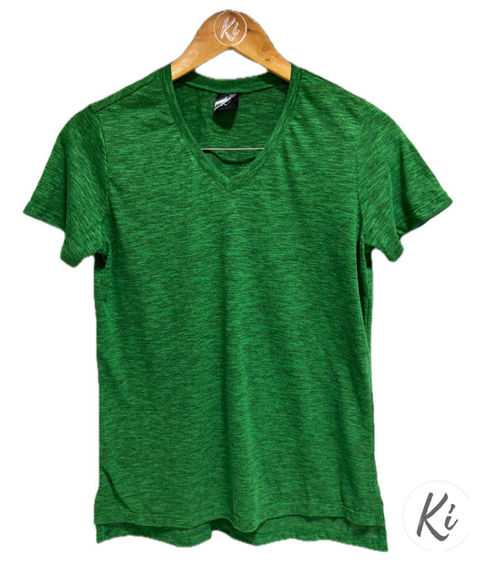 Camiseta Gola V feminina em PET reciclado Verde Bandeira (PET V2)