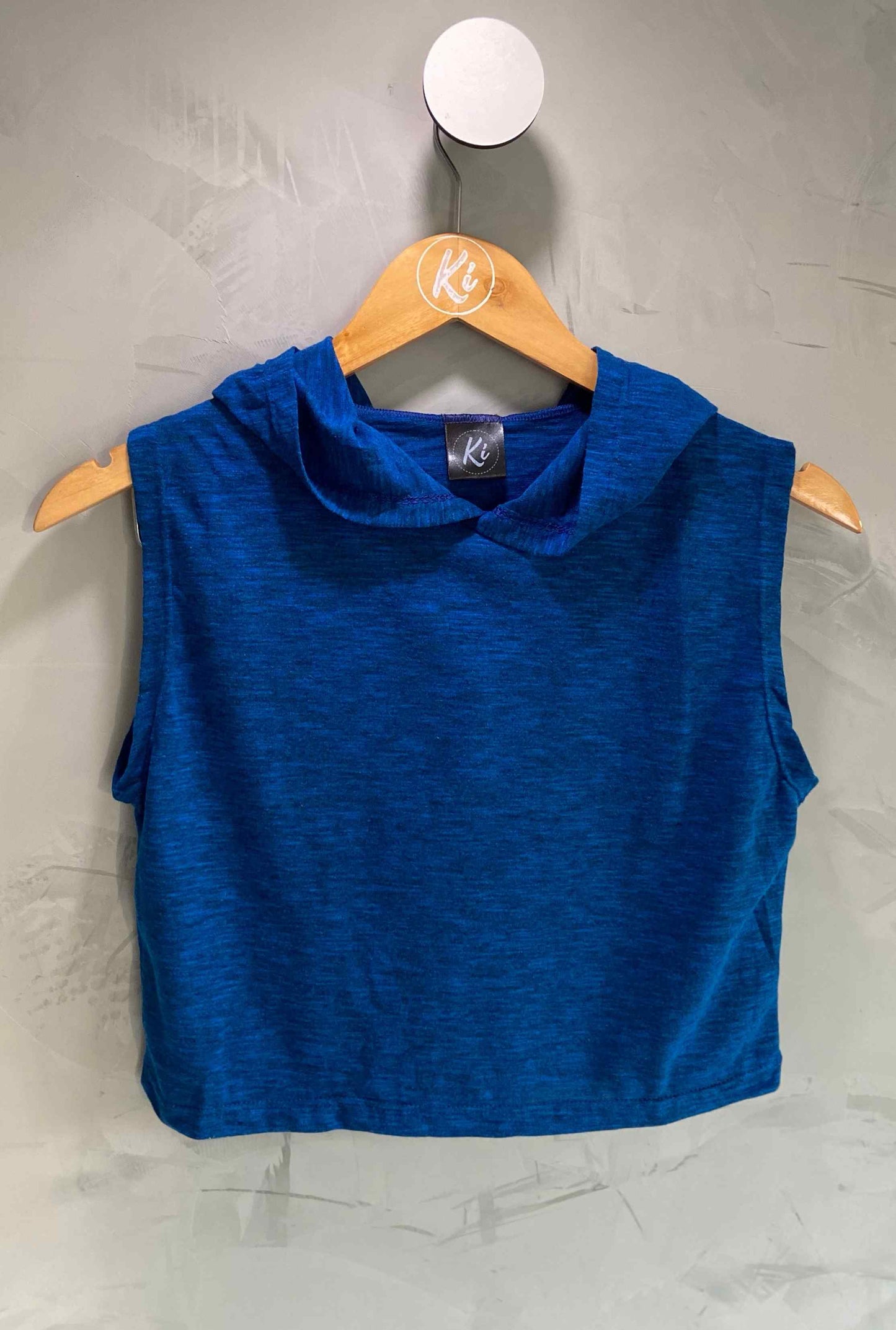 Cropped com capuz em PET reciclado Azul
