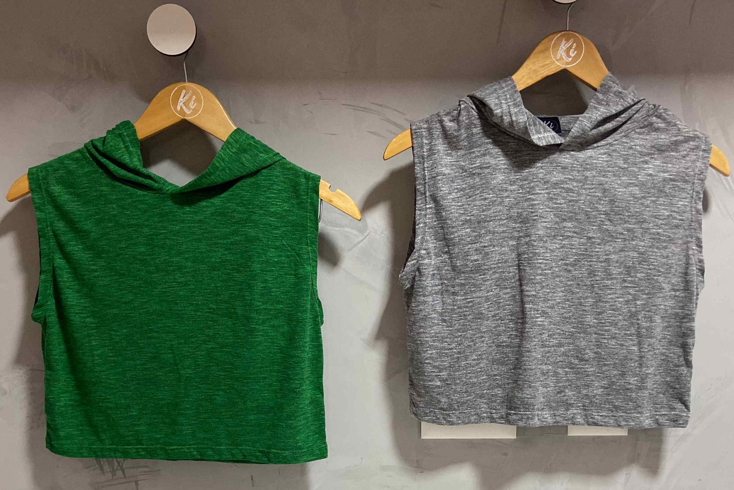 Cropped com capuz em PET reciclado Verde
