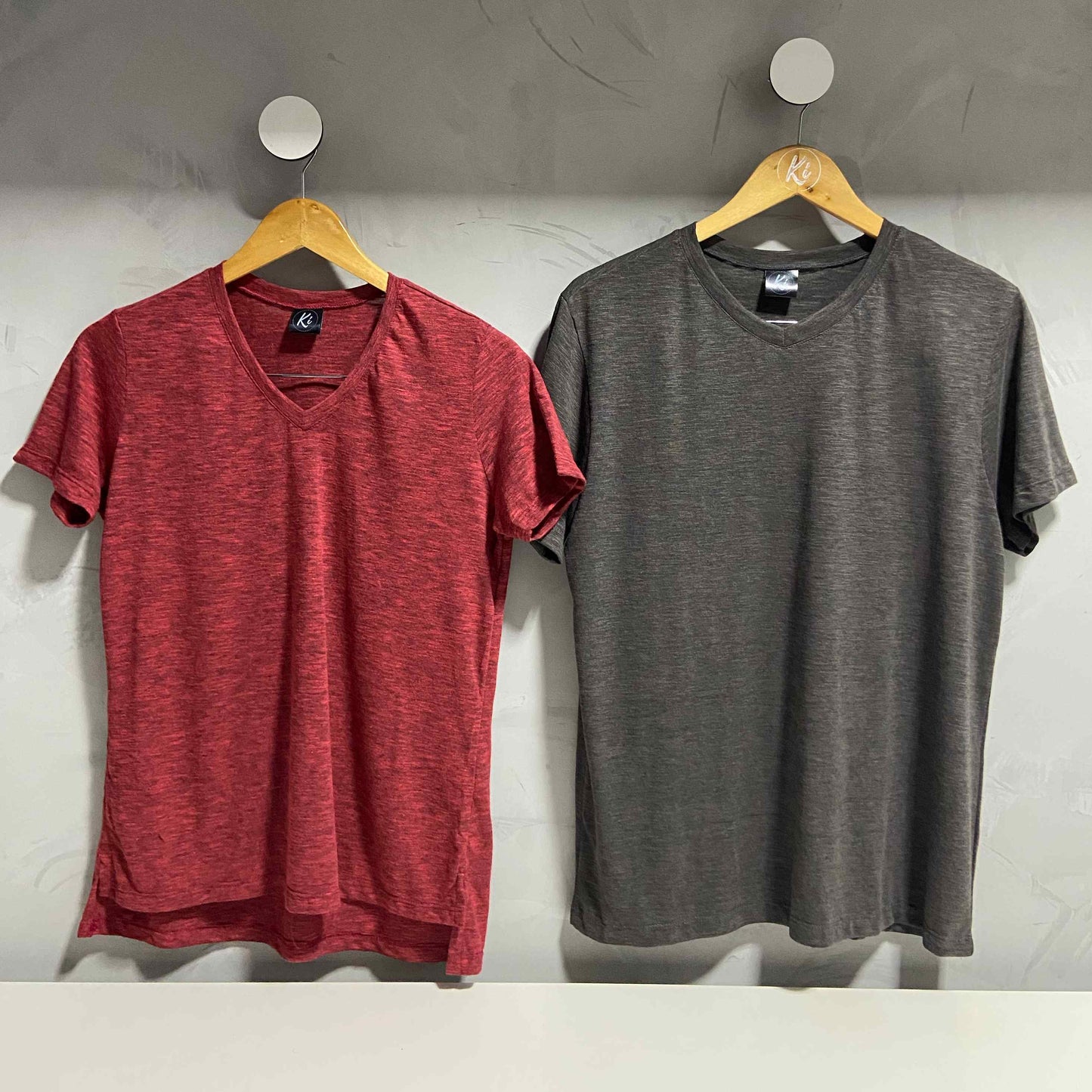 Camiseta Gola V feminina em PET reciclado Vermelha (PET V2)