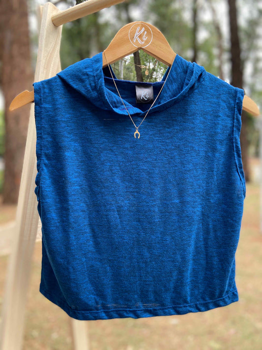 Cropped com capuz em PET reciclado Azul