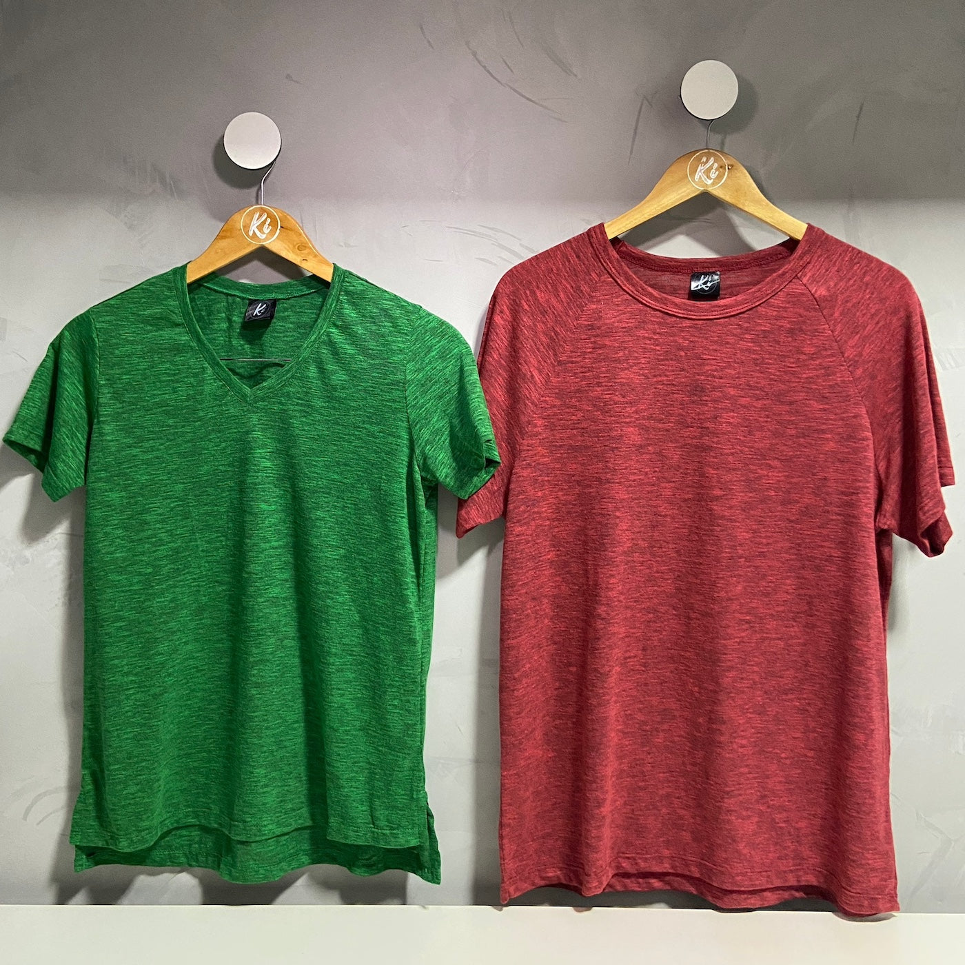 Camiseta Gola V feminina em PET reciclado Verde Bandeira (PET V2)
