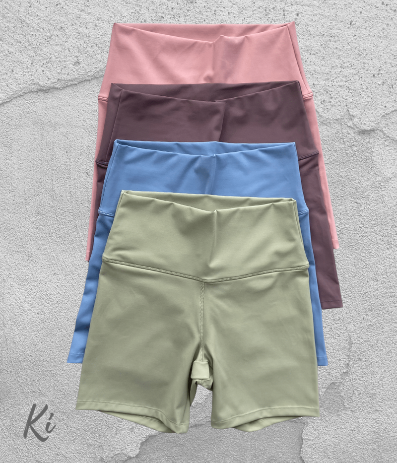 shorts bermuda meia coxa em tons pasteis de rosa, avelã, azul bebê e verde bem claro.